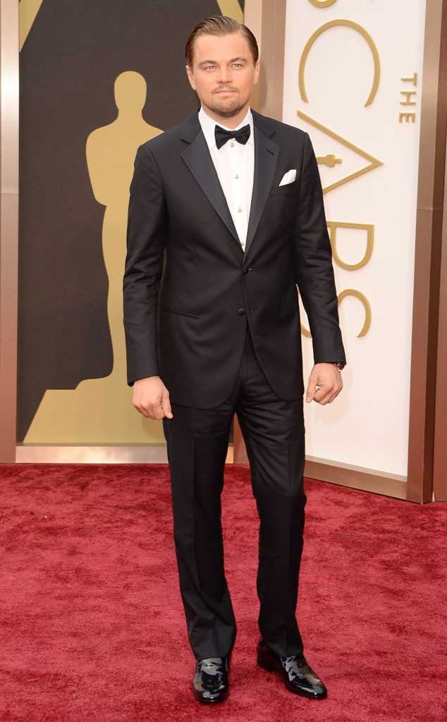 Leonardo di Caprio en los Oscar 2016 con esmoquin.